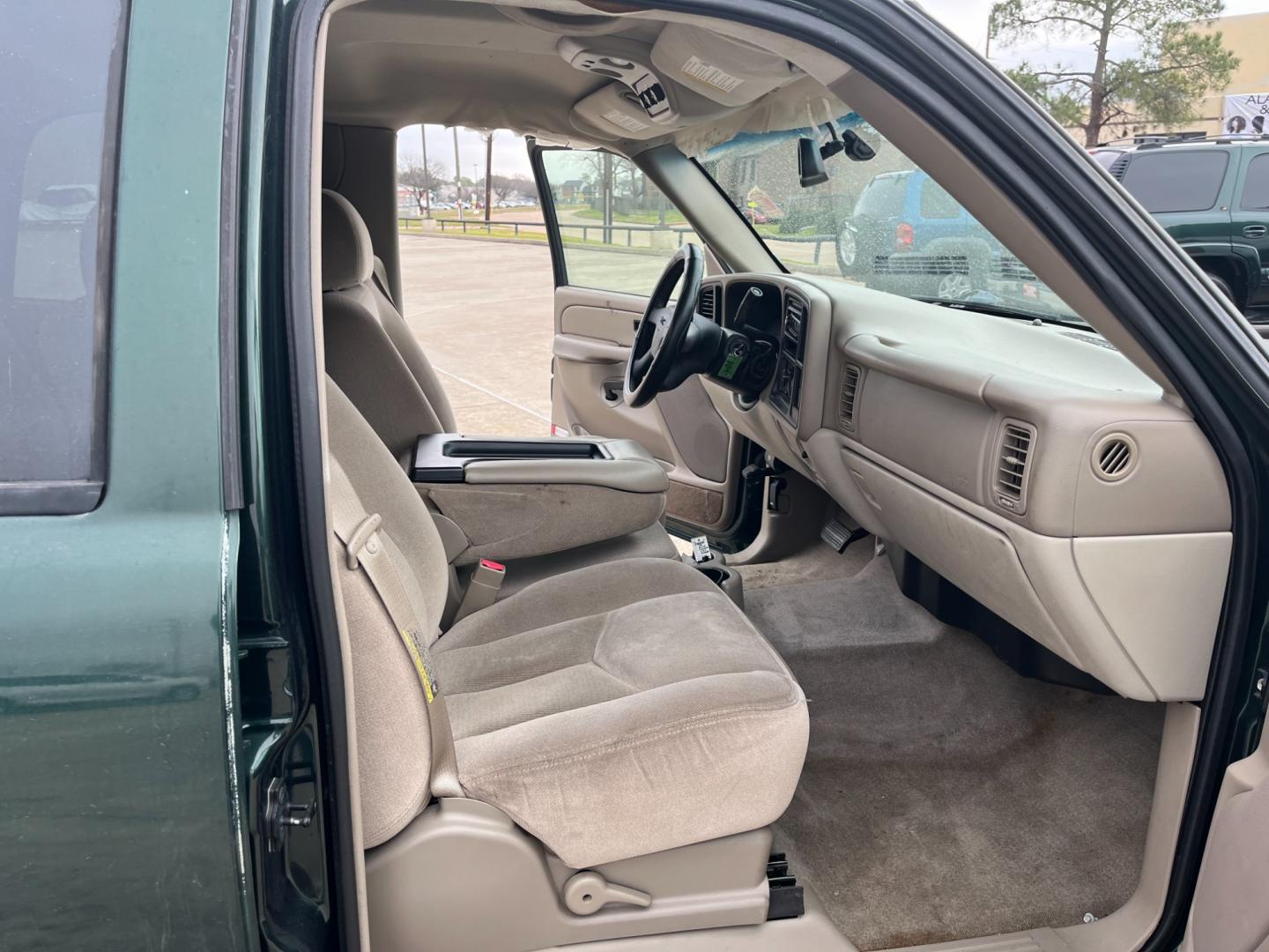 2004 green /TAN GMC Yukon 2WD (1GKEC13V94R) with an 4.8L V8 OHV 16V engine, 4-Speed Automatic Overdrive transmission, located at 14700 Tomball Parkway 249, Houston, TX, 77086, (281) 444-2200, 29.928619, -95.504074 - Photo#11